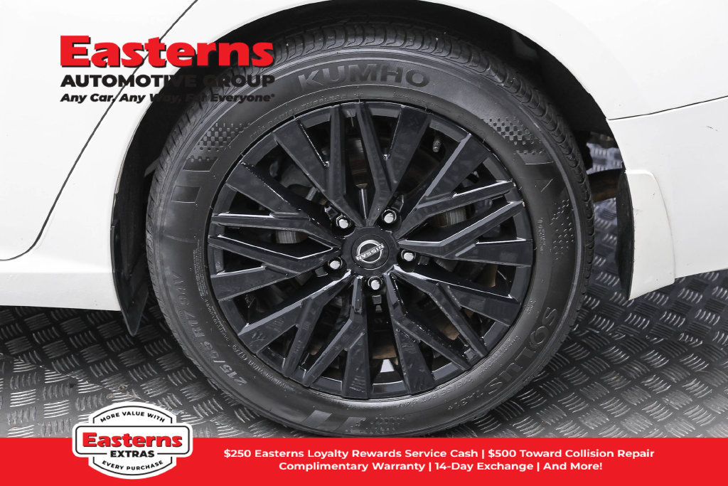 Used 2024 Nissan Altima 2.0 SR FWD image 9