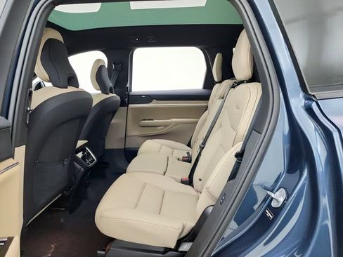 New 2026 Volvo EX90 Plus AWD/4WD image 24