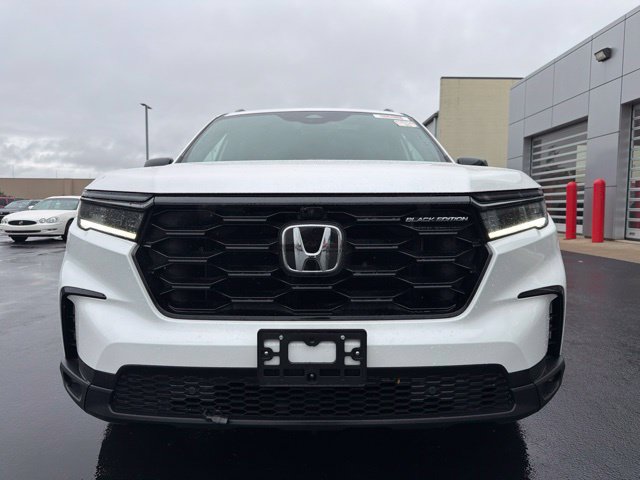 Used 2025 Honda Pilot Black Edition image 2