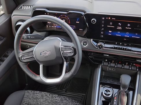 Used 2024 Chevrolet Colorado Z71 image 5