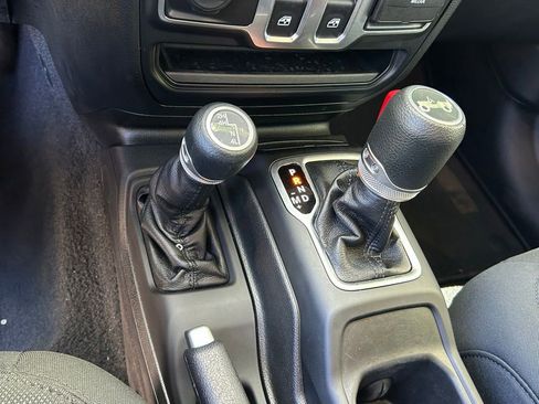 Certified 2020 Jeep Wrangler Sport AWD/4WD image 18