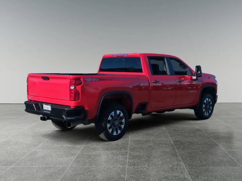 Used 2022 Chevrolet Silverado 2500 Custom w/ Custom Value Package image 5