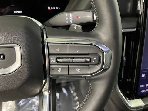 Used 2025 GMC Yukon XL Denali AWD/4WD image 31