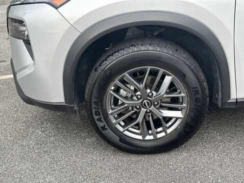 Used 2024 Nissan Rogue S image 11