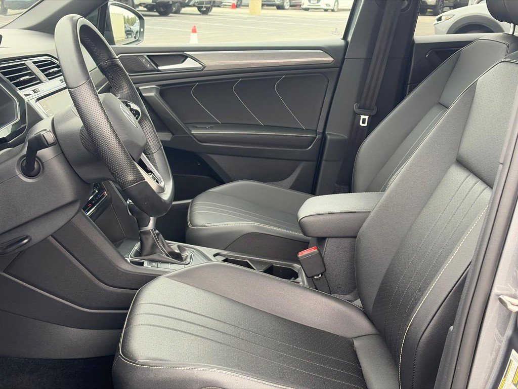 Used 2023 Volkswagen Tiguan SE R-Line FWD image 21