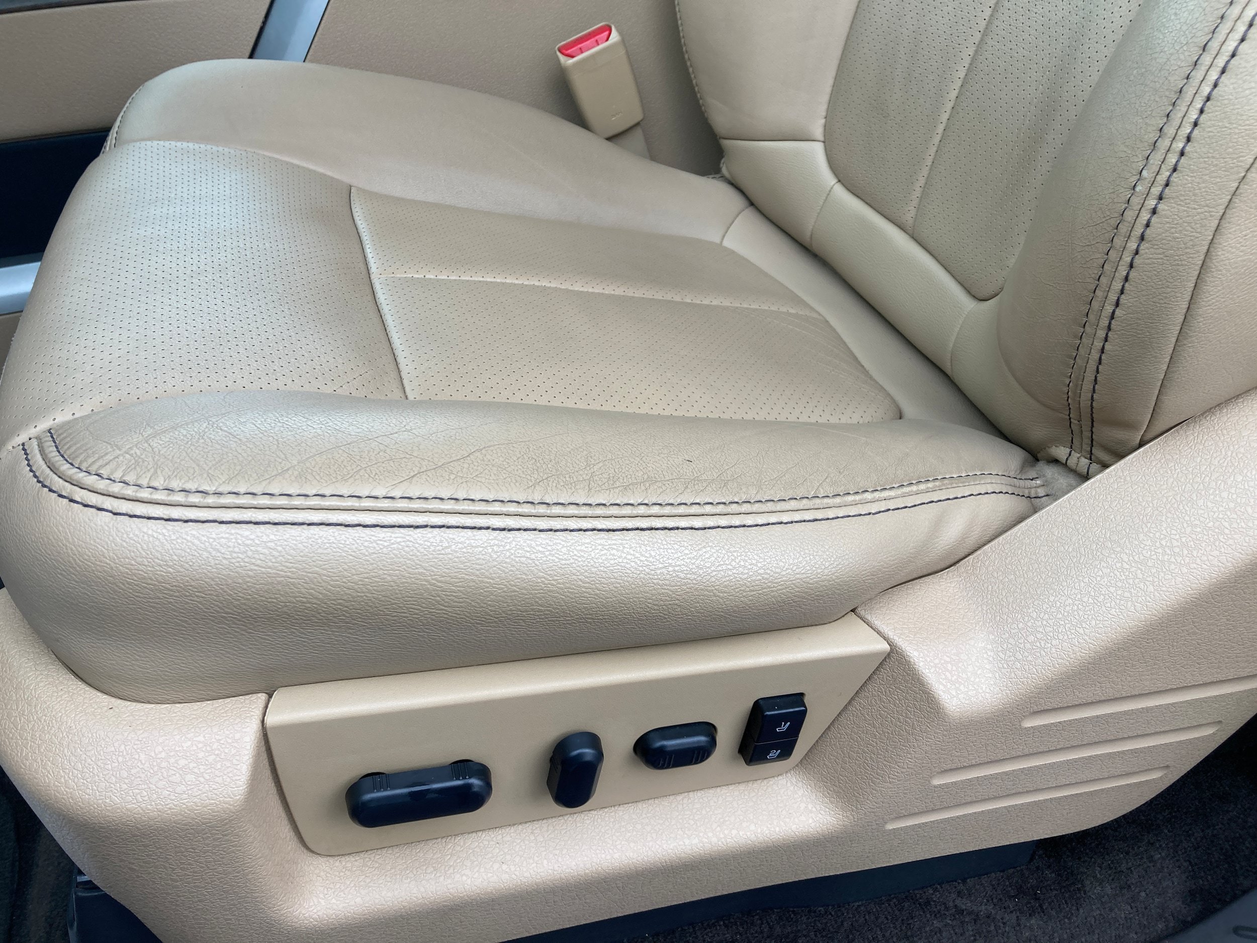 Used 2014 Ford F150 Lariat w/ Lariat Chrome Package AWD/4WD image 10