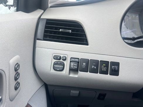 Used 2013 Toyota Sienna Limited image 16