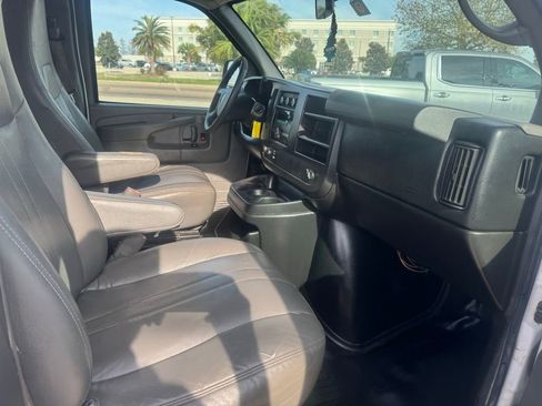 Used 2014 GMC Savana 3500 LS image 8