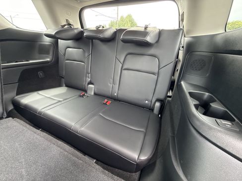 Used 2024 Nissan Pathfinder Platinum w/ Cargo Package AWD/4WD image 25