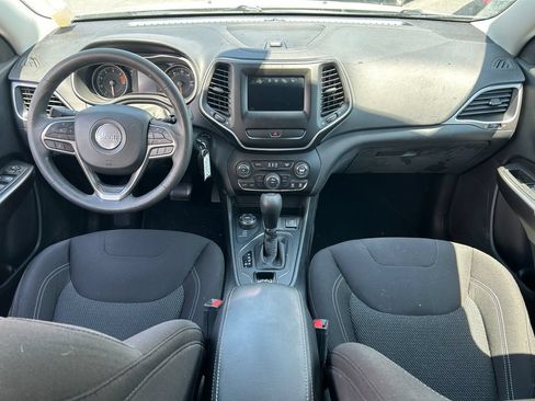 Used 2019 Jeep Cherokee Latitude w/ Popular Appearance Group AWD/4WD image 27