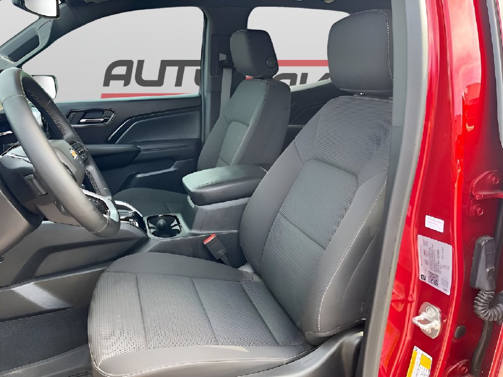 Used 2025 Chevrolet Colorado LT AWD/4WD image 19