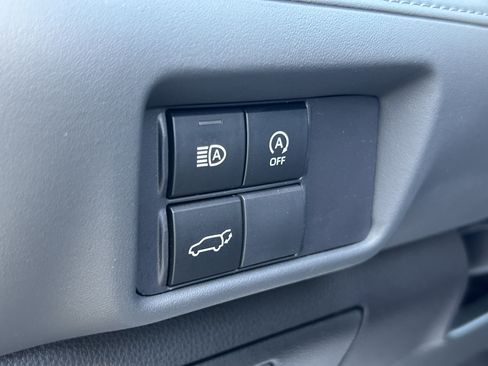 Used 2023 Toyota Highlander XLE AWD/4WD image 15