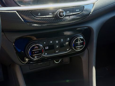 Used 2022 Buick Encore GX Essence w/ Experience Buick Package FWD image 12