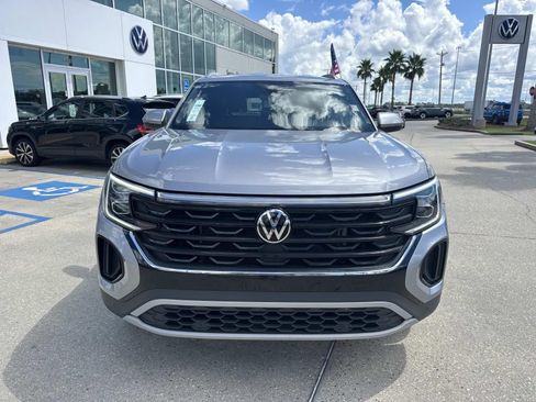 Used 2024 Volkswagen Atlas Cross Sport SE AWD/4WD image 2
