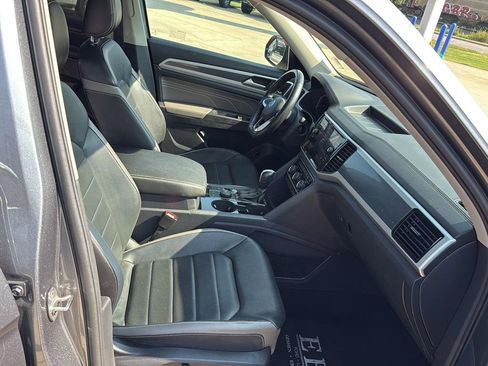 Used 2022 Volkswagen Atlas SEL Premium image 16