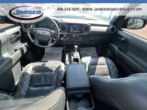 Used 2017 Toyota Tacoma TRD Sport AWD/4WD image 20