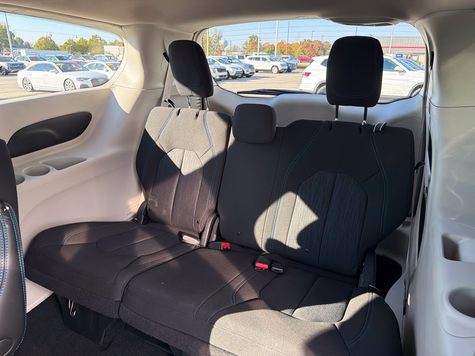 Used 2021 Chrysler Pacifica Touring w/ Cold Weather Group FWD image 40