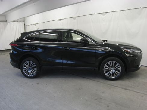 Certified 2021 Toyota Venza XLE image 6