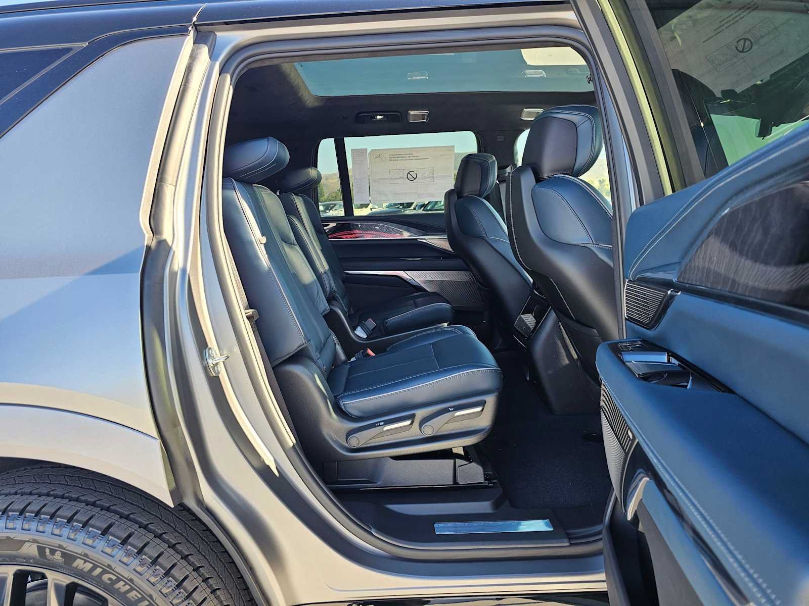 New 2026 Cadillac Escalade IQL Sport 2 w/ LPO, ONYX Package AWD/4WD image 12
