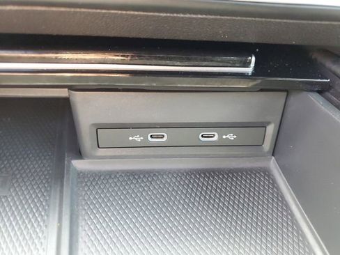 Used 2024 Volkswagen Atlas Cross Sport SE FWD image 21