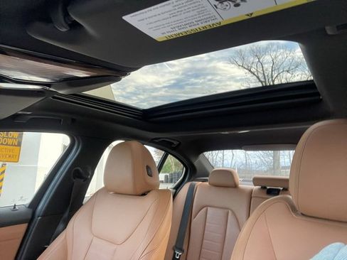 Used 2021 BMW 330i xDrive Sedan w/ Convenience Package image 24