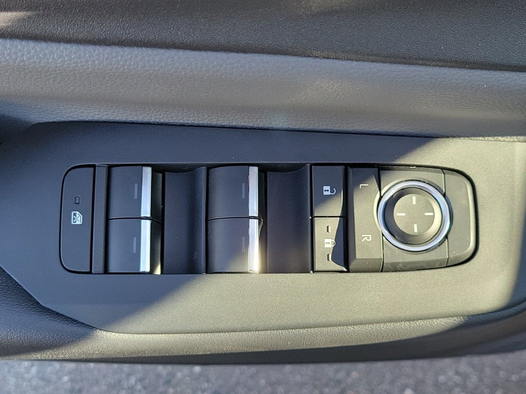 New 2027 Toyota Prius XLE FWD image 21