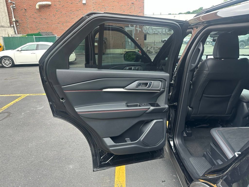 Used 2026 Ford Explorer ST AWD/4WD image 14