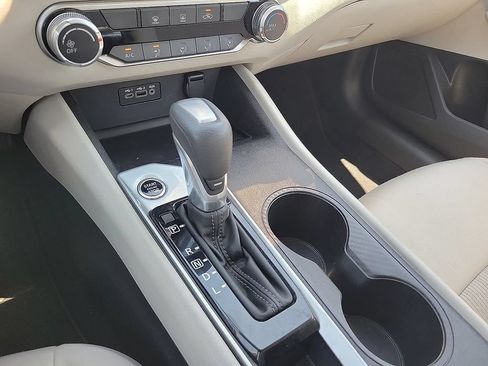 Used 2025 Nissan Altima 2.5 SV FWD image 16