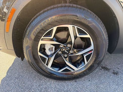 Certified 2024 Kia Sportage LX image 11