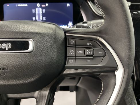 Used 2024 Jeep Grand Cherokee Laredo w/ Luxury Tech Group I image 19