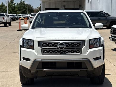 Used 2022 Nissan Frontier SV RWD image 7