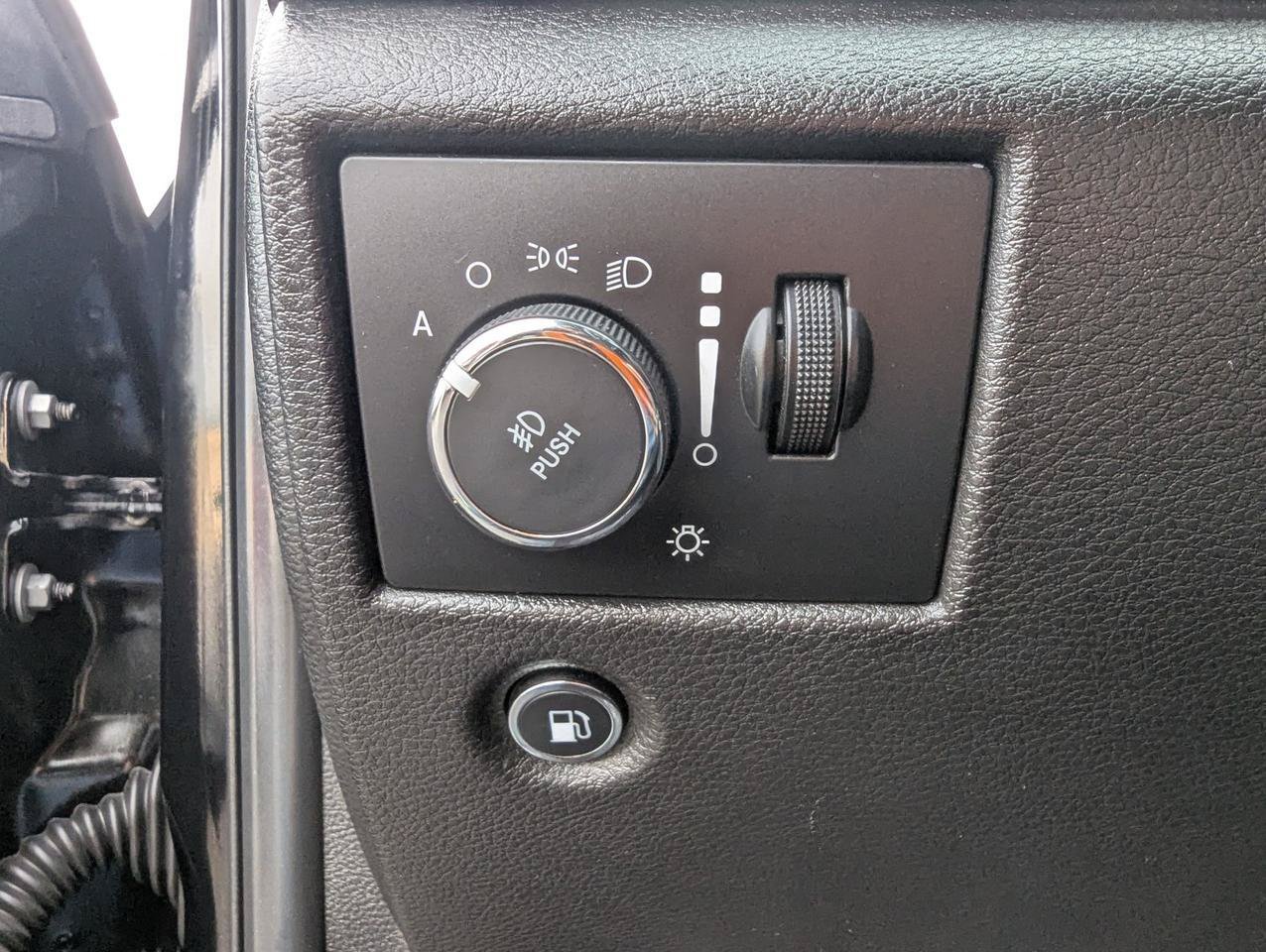 Used 2017 Jeep Grand Cherokee Altitude AWD/4WD image 18
