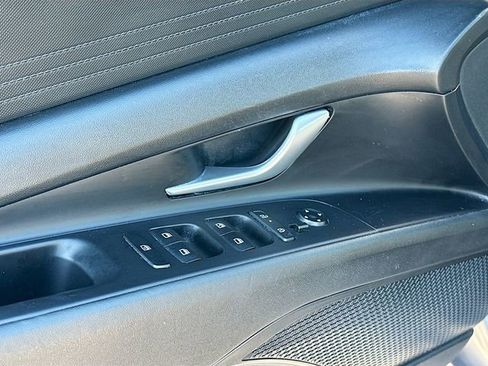 Used 2024 Hyundai Elantra SEL image 18