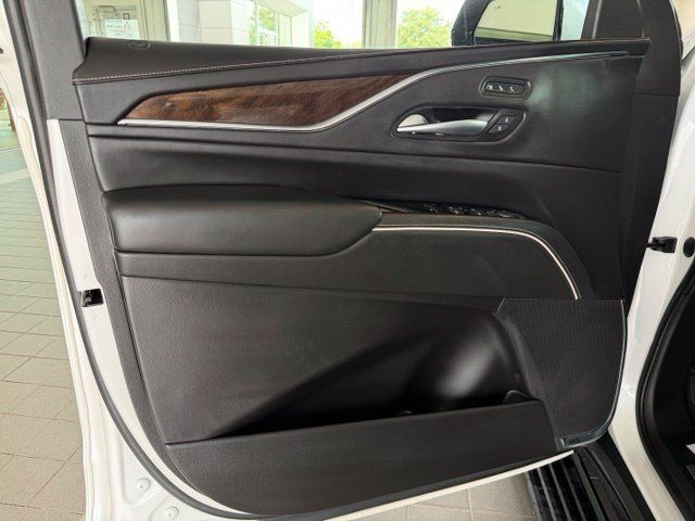 Used 2023 Cadillac Escalade ESV Premium Luxury Platinum AWD/4WD image 19