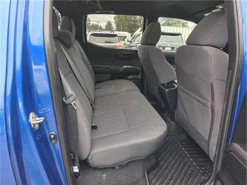 Used 2018 Toyota Tacoma TRD Off-Road w/ Technology Package image 29