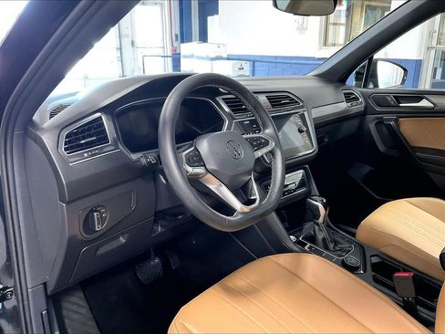 Certified 2023 Volkswagen Tiguan SE w/ Panoramic Sunroof Package AWD/4WD image 8