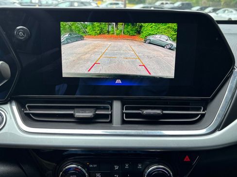 Used 2025 Chevrolet Trax LT FWD image 24