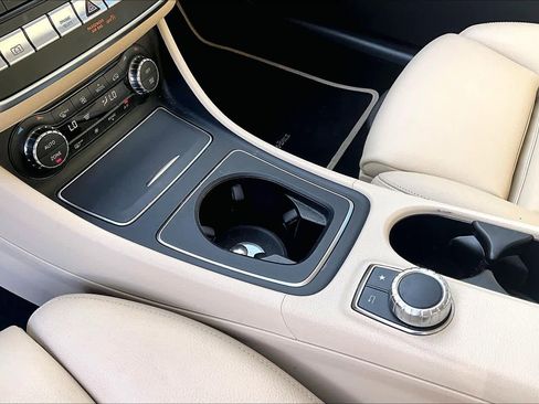 Used 2019 Mercedes-Benz GLA 250 4MATIC image 16