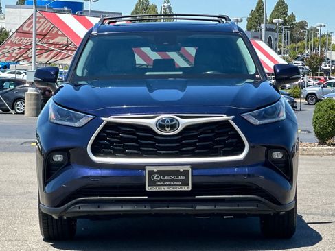 Used 2021 Toyota Highlander XLE AWD/4WD image 10