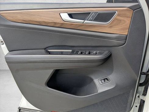 Used 2025 Volkswagen Atlas SE image 7