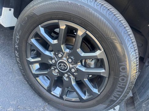 Used 2023 Toyota Sequoia Platinum AWD/4WD image 5