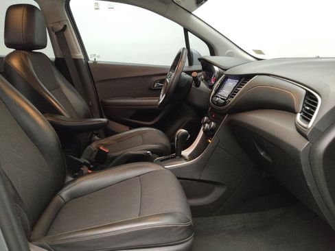 Used 2020 Chevrolet Trax LT w/ Driver Confidence Package image 21