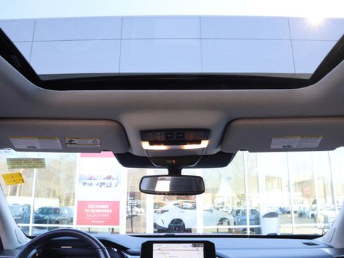 Used 2022 Nissan Pathfinder Platinum image 30