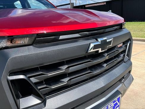Used 2025 Chevrolet Colorado Trail Boss w/ Midnight Edition AWD/4WD image 31