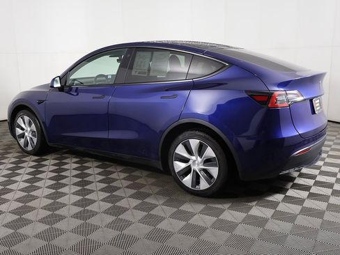 Used 2022 Tesla Model Y Long Range image 14