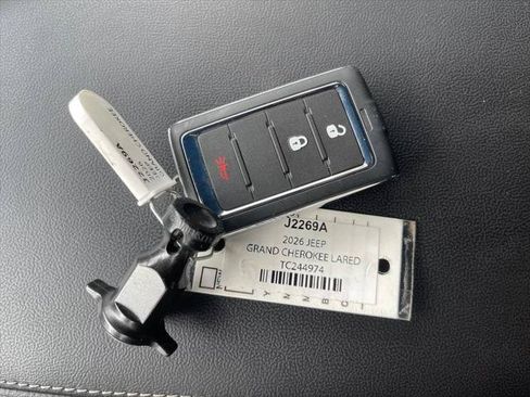 Certified 2026 Jeep Grand Cherokee Laredo RWD image 32