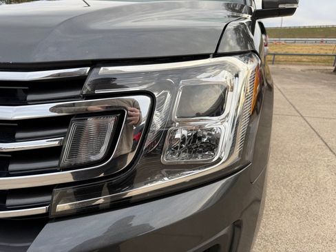 Used 2018 Ford Expedition XLT w/ Equipment Group 202A RWD image 10