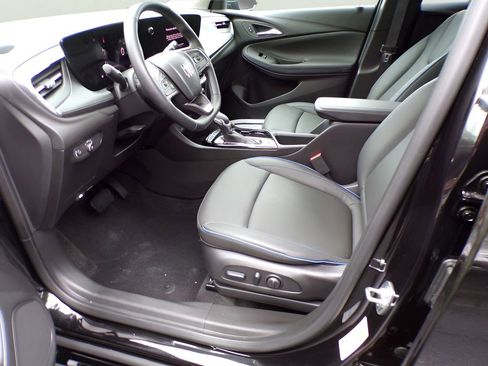 Used 2025 Buick Encore GX Sport Touring w/ Comfort Package FWD image 15