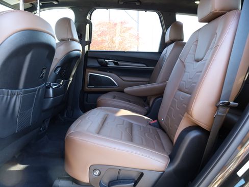 Used 2021 Kia Telluride SX w/ SX Prestige Package image 11