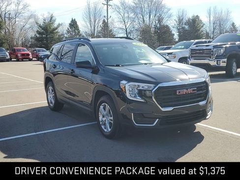 Used 2024 GMC Terrain SLE w/ Driver Convenience Package image 3